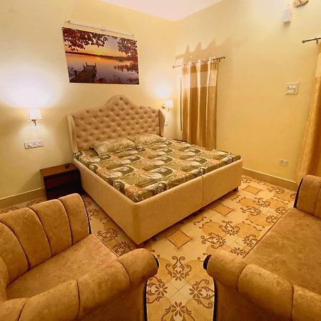Ekant Guest House Dadāhu Екстериор снимка
