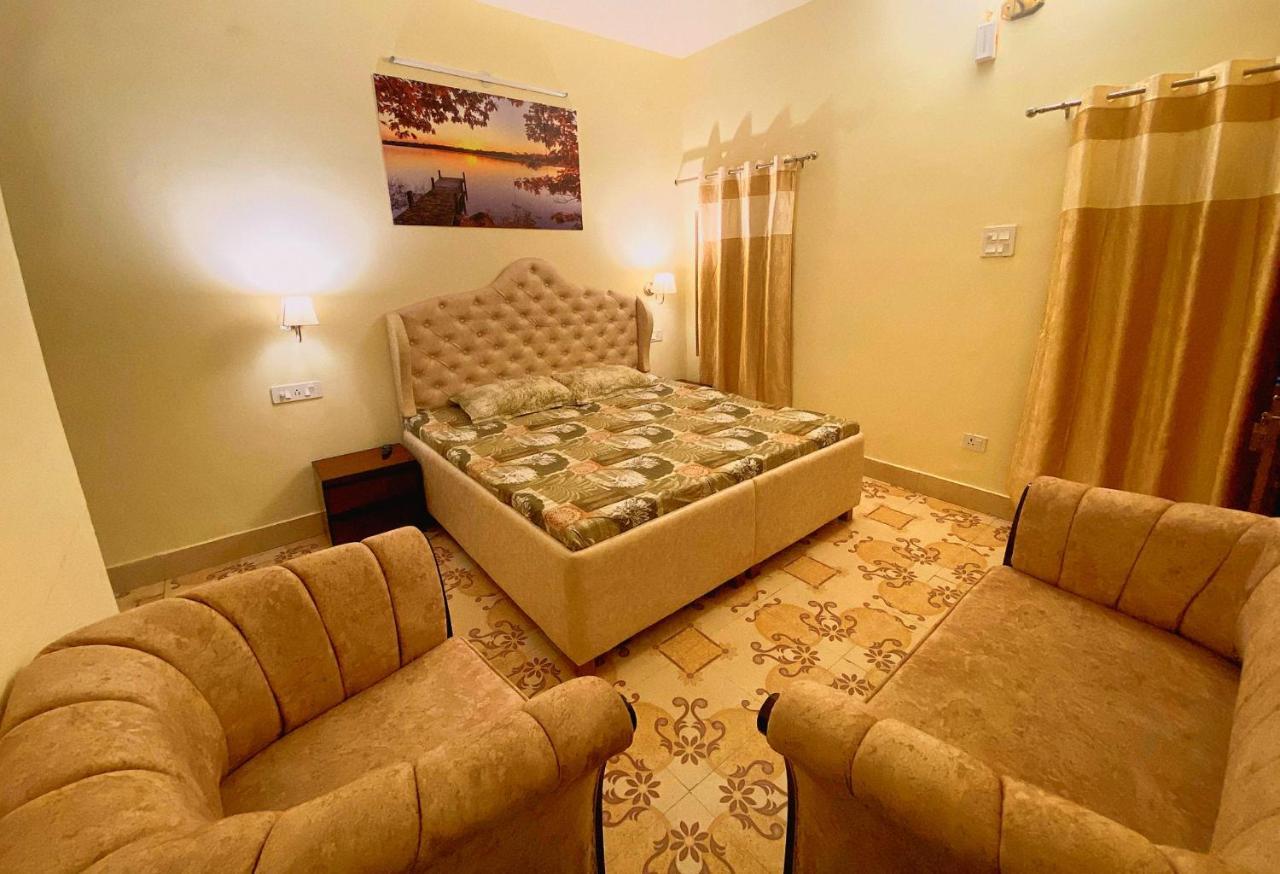 Ekant Guest House Dadāhu Екстериор снимка