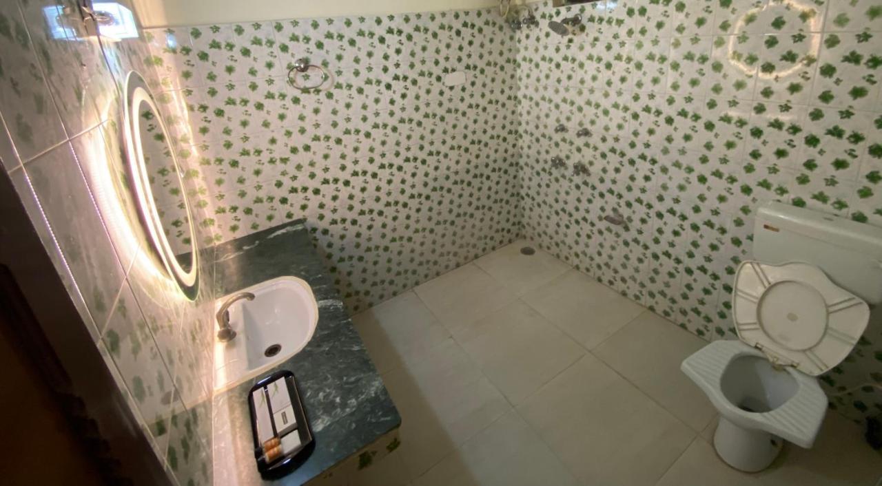 Ekant Guest House Dadāhu Екстериор снимка